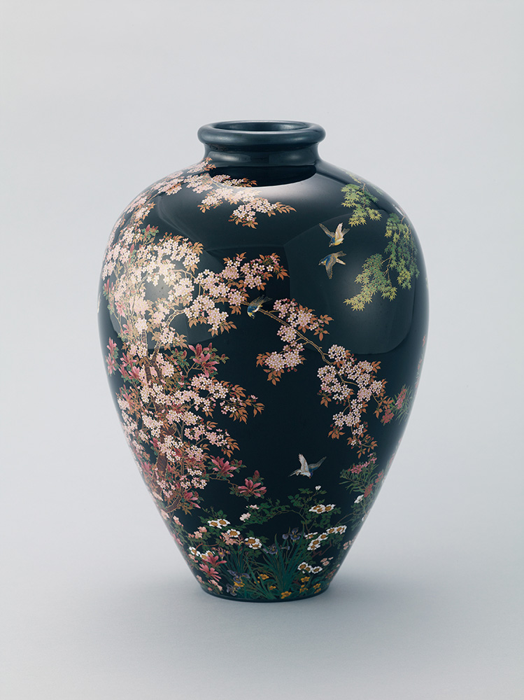 Vase with Birds and Flowers of the Four Seasons Namikawa Yasuyuki. Meiji era, 1899. 